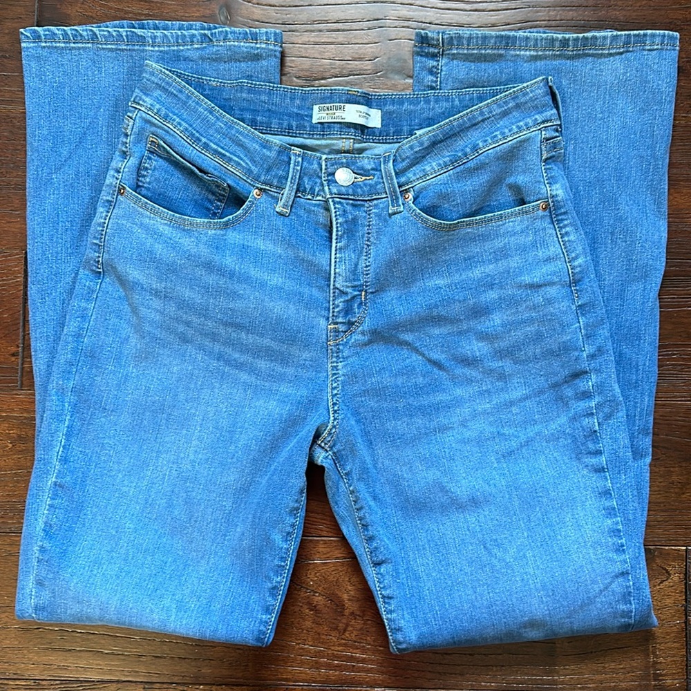 Levi Signature Totally Shaping Bootcut
